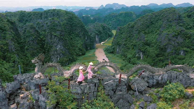 Luxury Limousine Tour: Hoa Lu, Trang An/Tam Coc & Mua Cave - Hoa Lu and the temples of Vietnam’s former capital