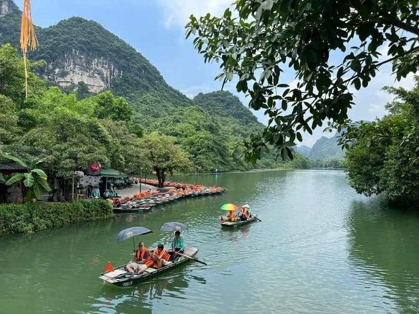 Luxury Limousine Tour: Hoa Lu, Trang An/Tam Coc & Mua Cave - The road from Hanoi to Hoa Lu