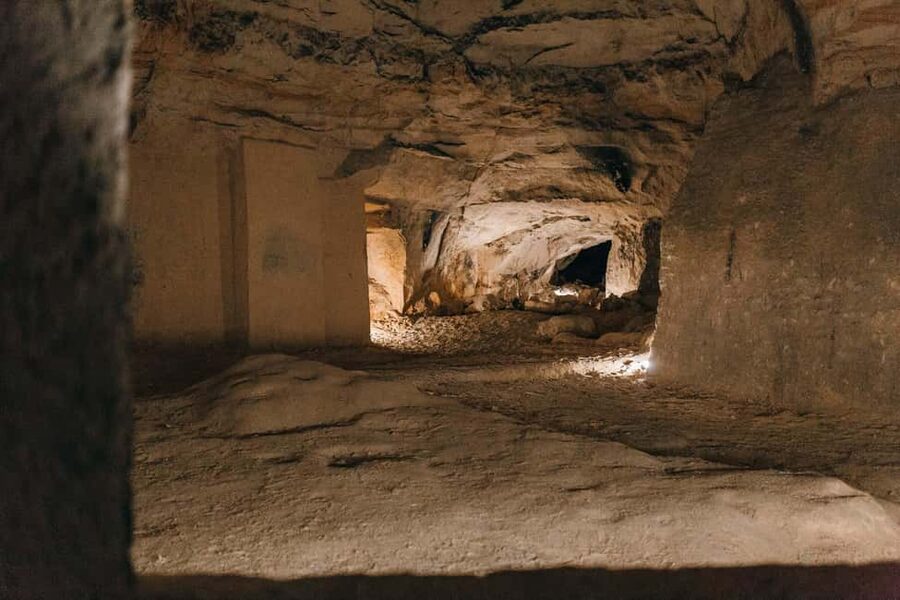 Maastricht: North Caves Guided Tour - A 70-minute walk through a hand-cut maze