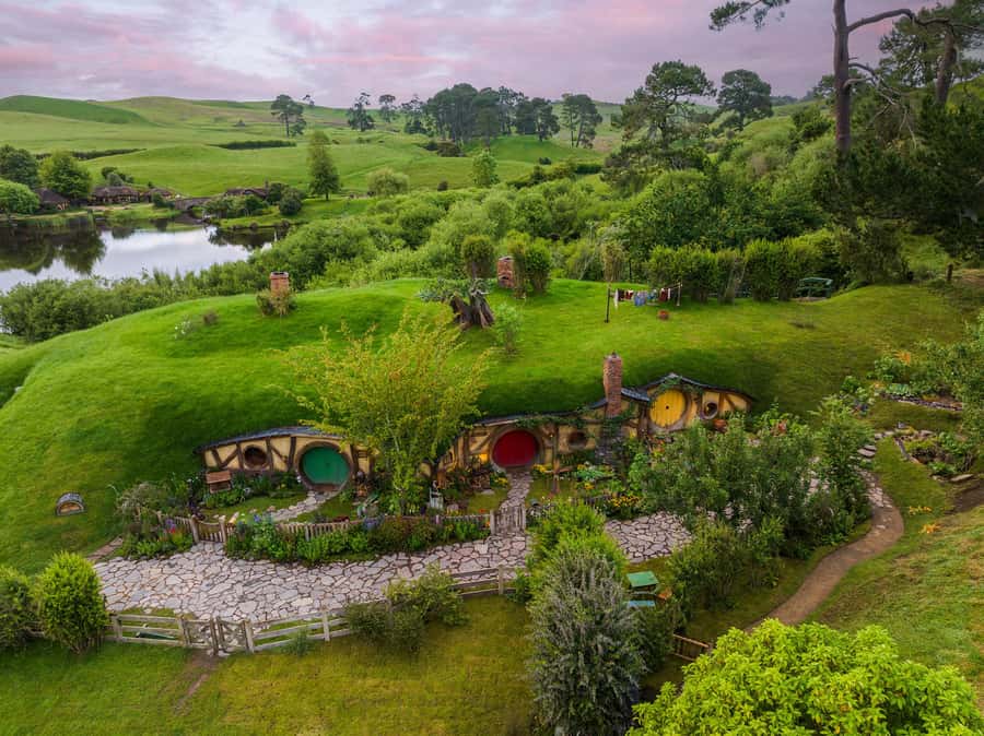 Magical Hobbiton & Waitomo Caves Small Group from Auckland - Who should book this tour?