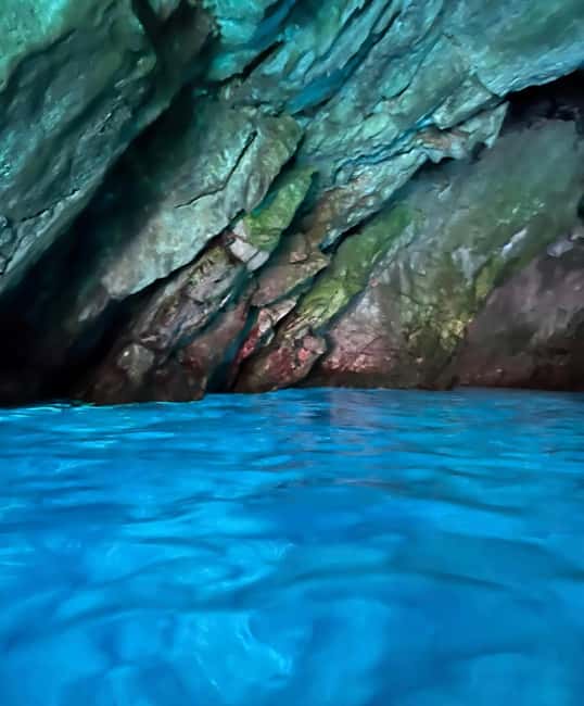 Makarska: 3 island, Cave, Cliffs, Jelsa, Lagoon, Golden Horn - Why this Makarska speedboat trip works