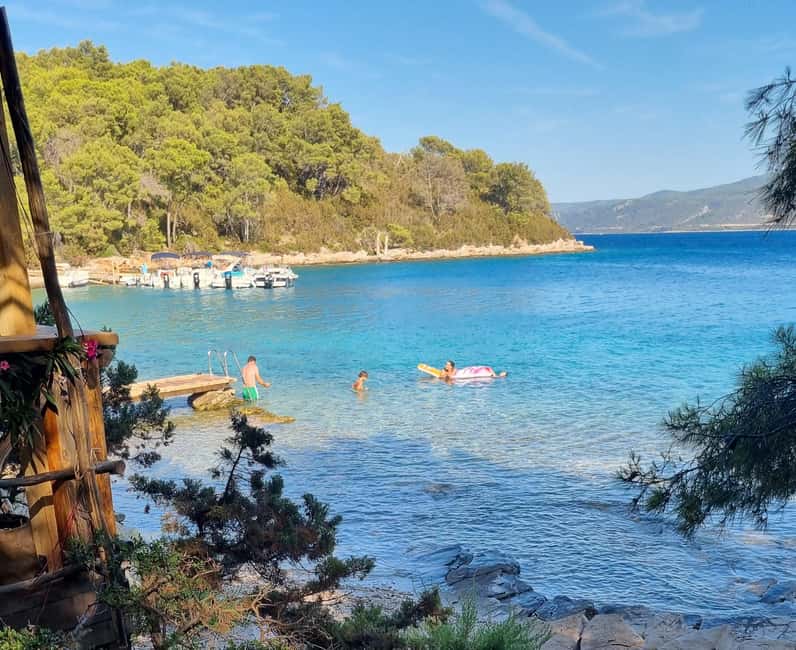 Makarska: 3 island, Cave, Cliffs, Jelsa, Lagoon, Golden Horn - A quick walk through Jelsa