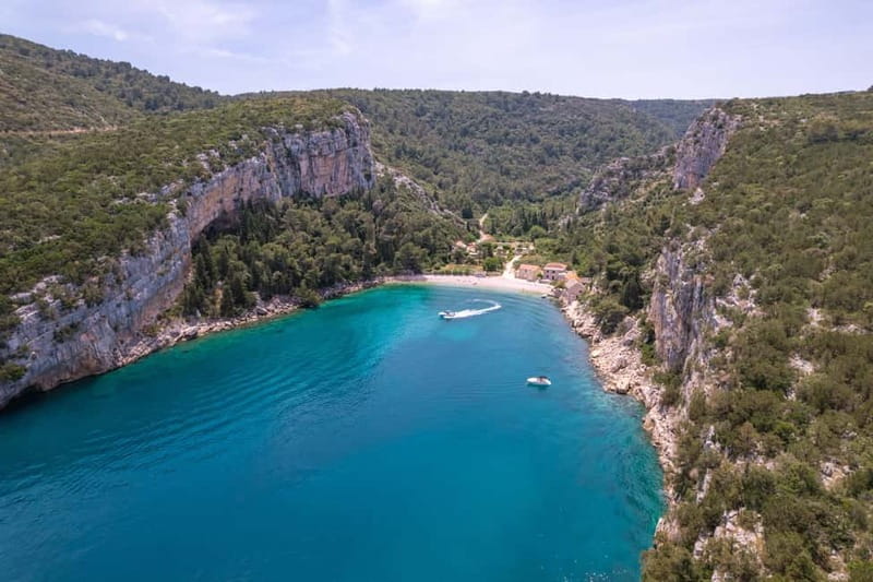 Makarska: 3-island Speedboat Cave & Blue Lagoon Tour - Jelsa is more than a quick photo stop