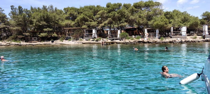 Makarska: 3-island Speedboat Cave & Blue Lagoon Tour - Brač finishes the day with one last cove