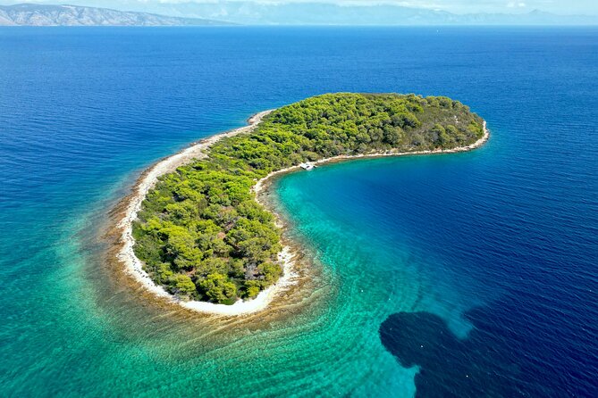 Makarska: 3-Island Speedboat Tour with Cave and Blue Lagoon - What this five-hour route is really like