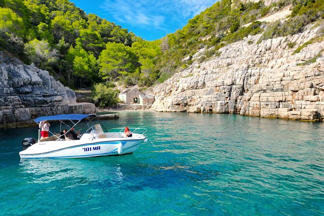 Makarska: 3-Island Speedboat Tour with Cave and Blue Lagoon - Who should book it