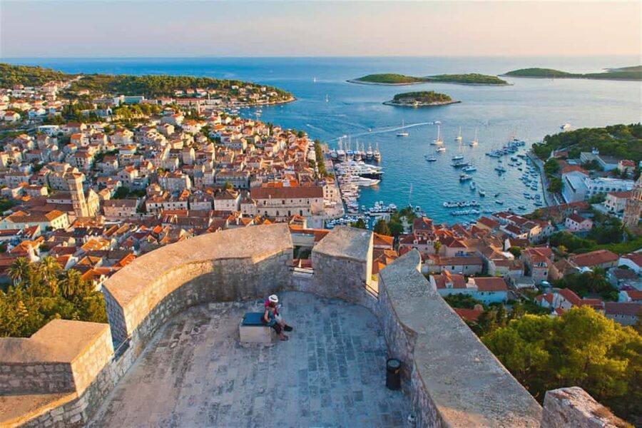 Makarska: 5-Islands Tour, Blue Cave, Vis, Hvar & Brač - Stiniva Cove from the water