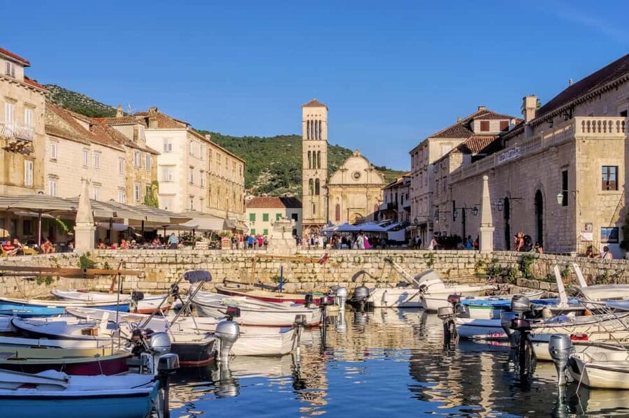 Makarska: 5-Islands Tour, Blue Cave, Vis, Hvar & Brač - Hvar Town in 90 minutes