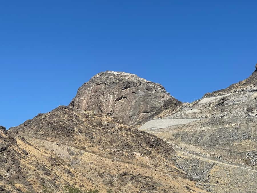 Makkah: Jabal Al-Nour, Cave Hira, and Mount Arafat Tour - Jabal Al-Nour and Cave Hira: the first revelation