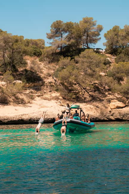 Mallorca: 2h speedboat tour, visit caves, cliffs and snorkel - From Maritime Station 2 to Palma Cathedral