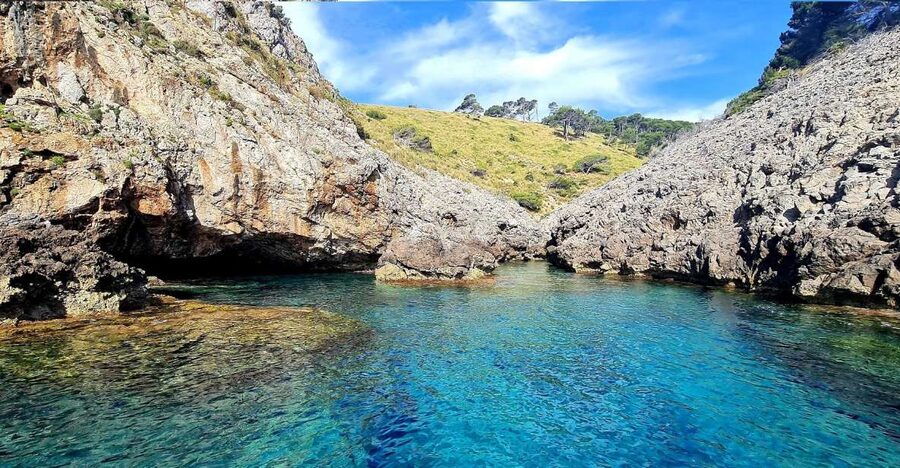 Mallorca Alcudia: Jack Sparrow Cave Jet Ski Tour - The first coastal run toward Aucanada