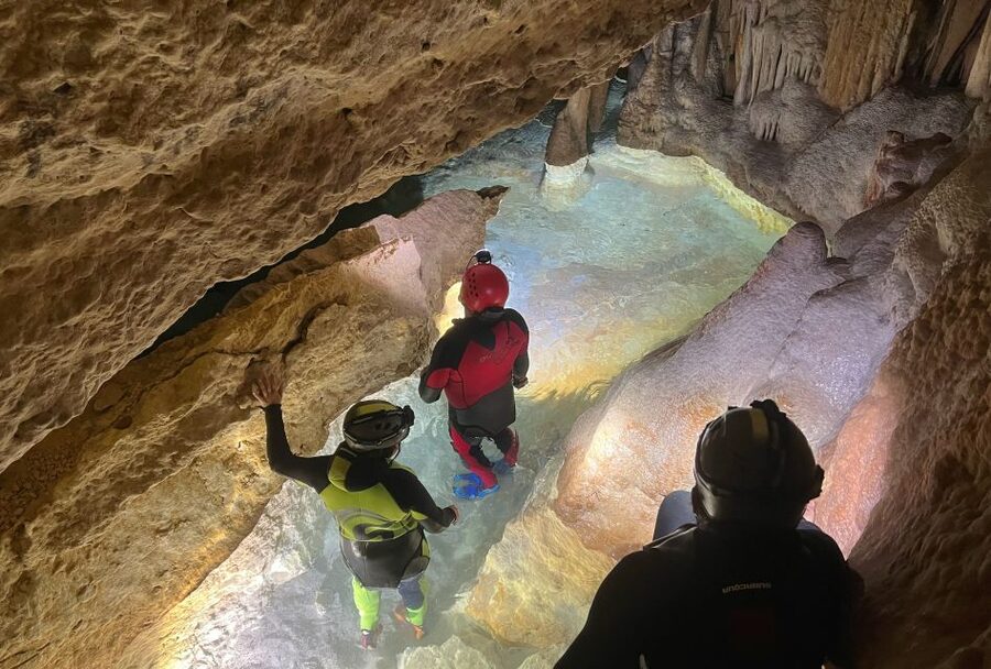 Mallorca: Aquatic Cave Exploration Guided Tour - Weekday sea access and the weekend alternative