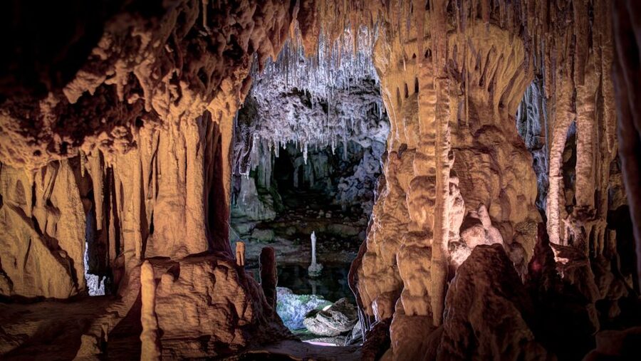 Mallorca: Caves of Hams and Dinosaurland Ticket with Pickup - What the Cueva Redonda visit feels like