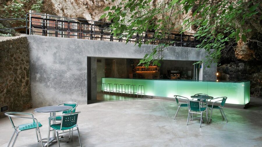 Mallorca: Caves of Hams Entry Ticket with Transportation - Inside Cueva Redonda and its underground garden