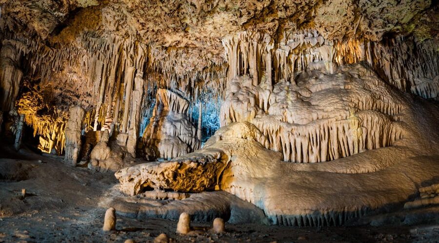 Mallorca: Drach and Hams Caves, and Porto Cristo Day Tour - Languages, group rhythm, and the guide