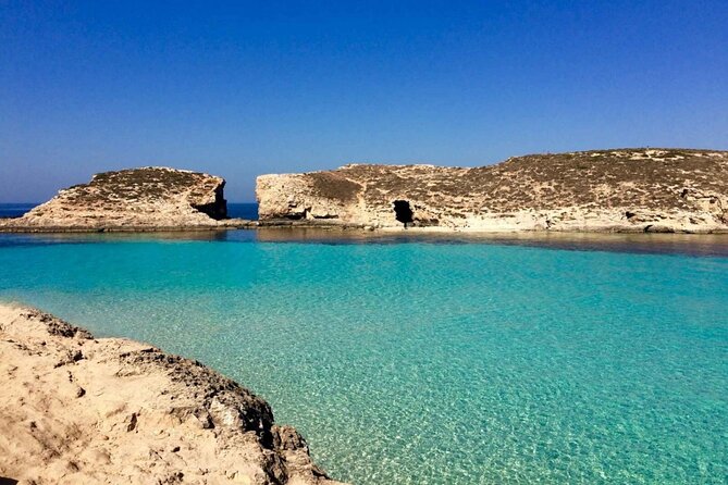 Malta: Blue lagoon, Gozo, Comino & Crystal Lagoon Sea Caves - Blue Lagoon: beautiful water, busy surroundings