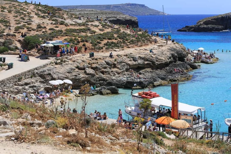 Malta: Comino, Santa Maria Bay, Blue Lagoon & Sea Caves Tour - Blue Lagoon, beautiful water and very real crowds