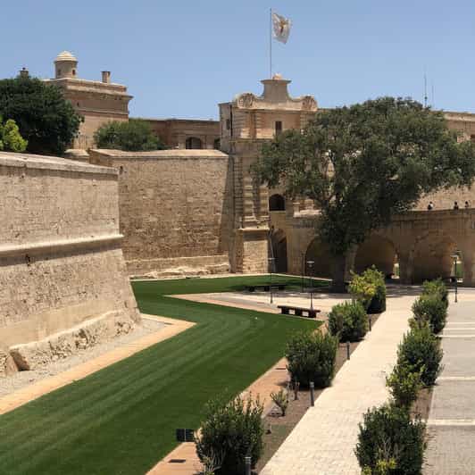 Malta: Mdina and Rabat Walking Tour with Catacombs - Entering Mdina through Greek’s Gate