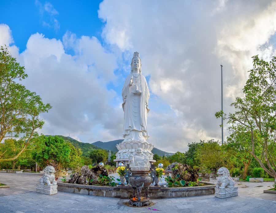 Marble Mountains, Am Phu Cave, Linh Ung Pagoda Group Tour - Stone factories and the short Marble Mountain visit