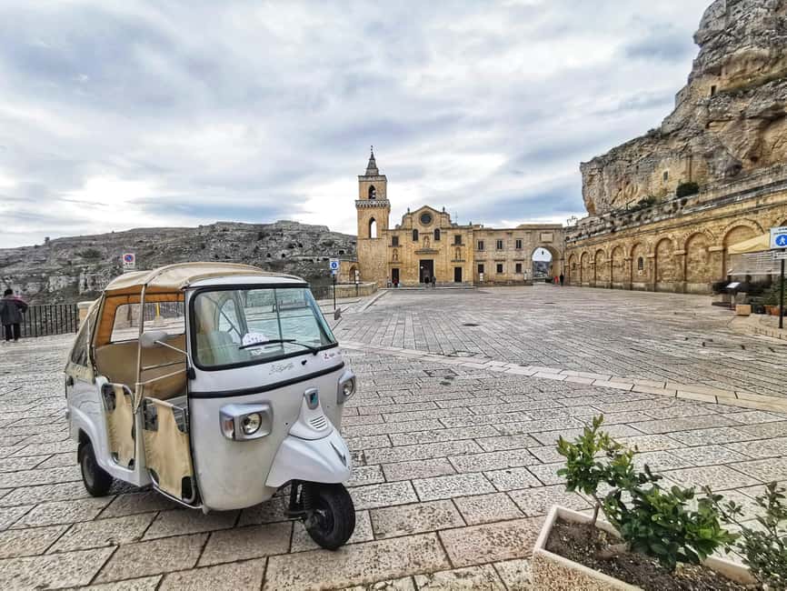 Matera: Walking tour with entries in Cave House and Church - Meeting at Banco di Napoli