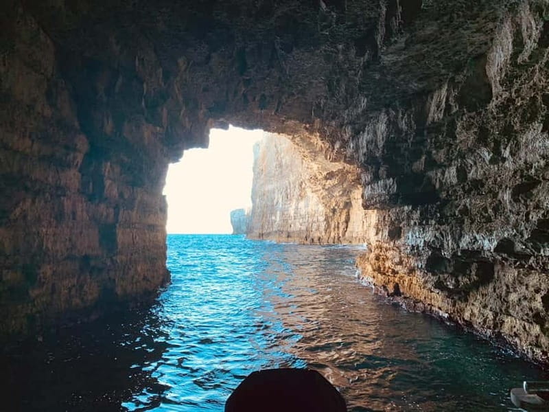 Mellieha: 1:00pm Speedboat round Comino Caves 2h Blue Lagoon - Why this Comino speedboat trip works well
