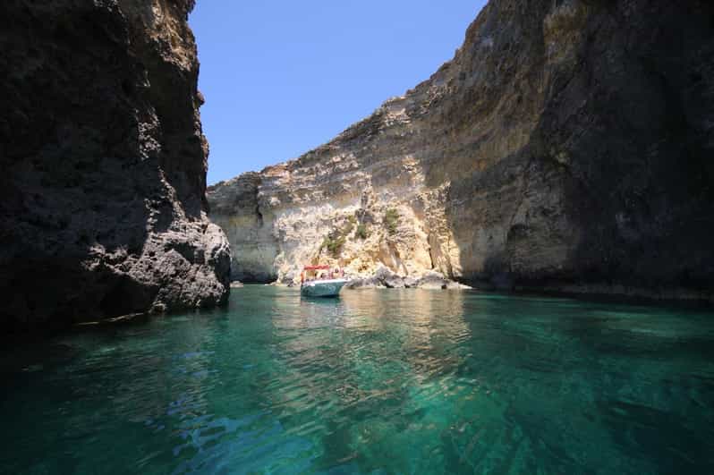 Mellieha: 3:00pm Speedboat round Comino Caves 2h Blue Lagoon - Key details before you book