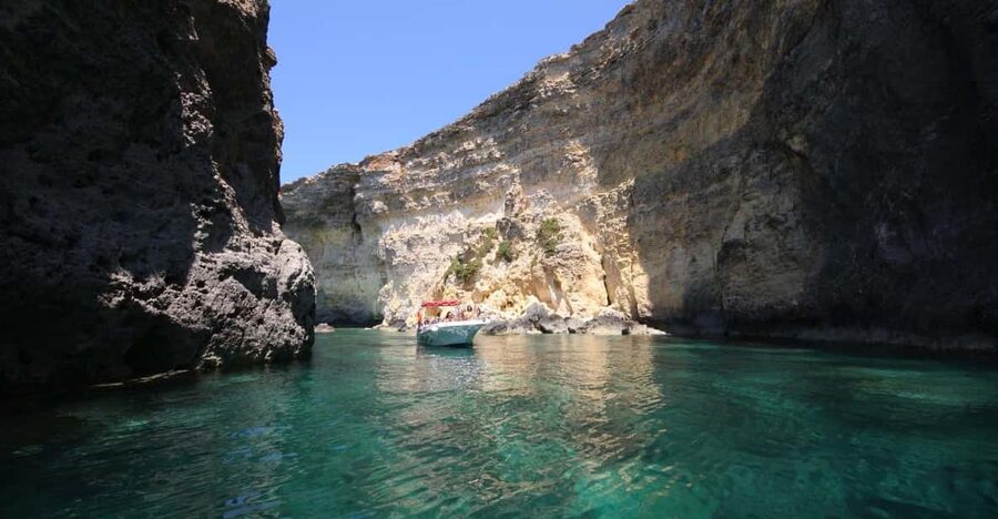 Mellieha: 3:00pm Speedboat round Comino Caves 2h Blue Lagoon - Santa Marija Battery and Comino’s eastern coast