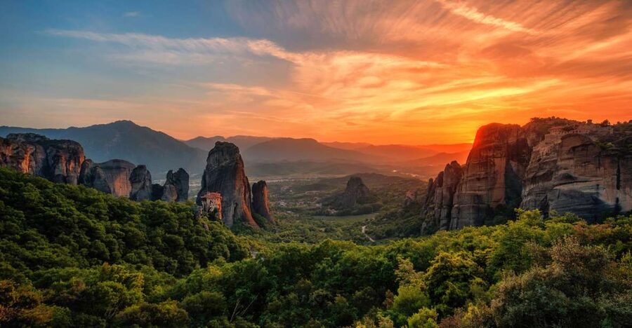 Meteora: Guided Sunset Tour with Monasteries & Caves Visit - The final viewpoint and sunset