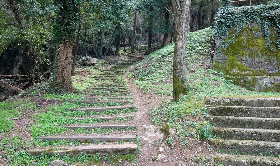 Meteora: Sunset Hike to Secret Caves - From the foothills to the first quiet trails