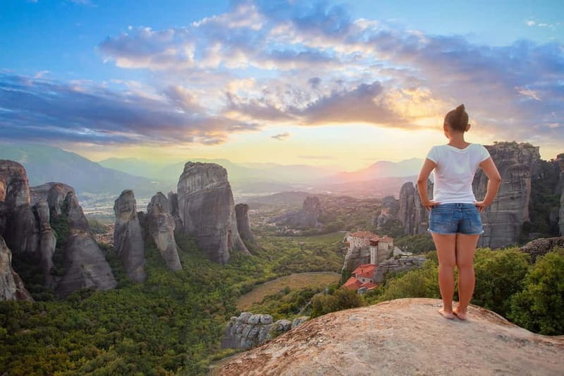 Meteora: Sunset Small Size Tour with Monasteries & Caves - Starting from Kalabaka or Kastraki