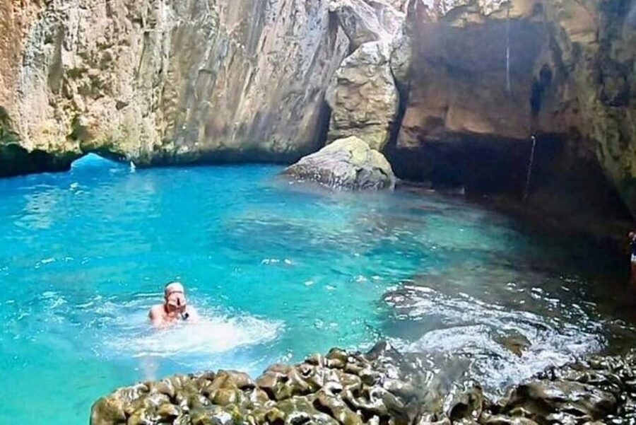 Moraig: Kayak Excursion to Moraig & Cave peces-testos - The first 25 minutes on the water