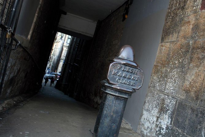 Multi-Sensory Haunted Underground Vaults Tour in Edinburgh - Storytelling, atmosphere, and audience participation