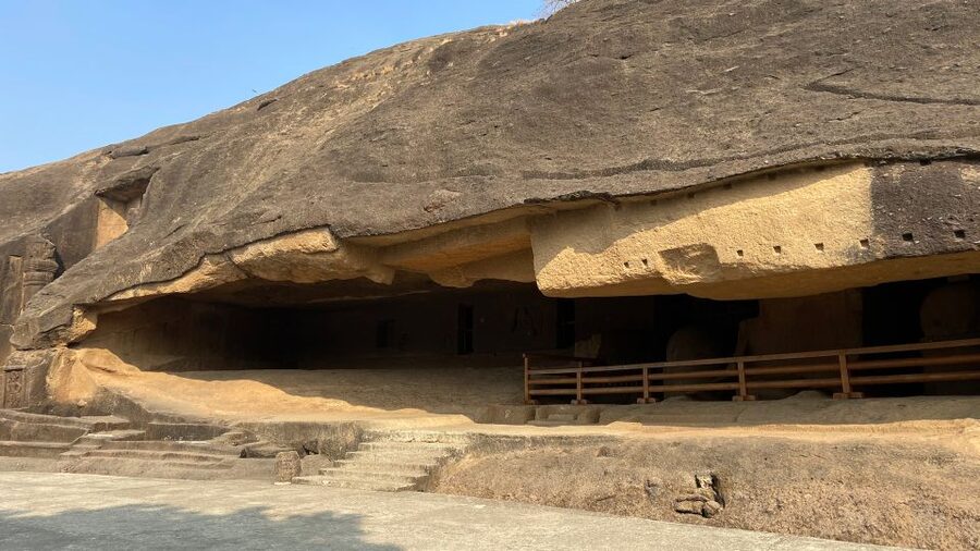 Mumbai: Kanheri Caves and The Golden Pagoda Temple - Why these two Buddhist sites work so well together