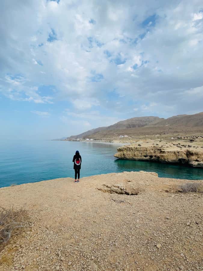 Muscat: Wadi Shab, Romantic Cave and Sinkhole Full-day Trip - The forty-minute walk, and why timing can vary