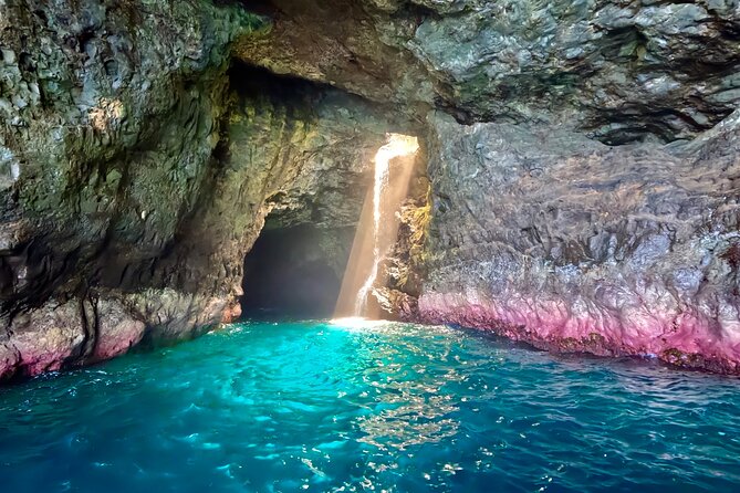 Nā Pali Coast Zodiac Raft Sea Caves Expedition on Kauai - Why the Nā Pali Coast looks different from a Zodiac