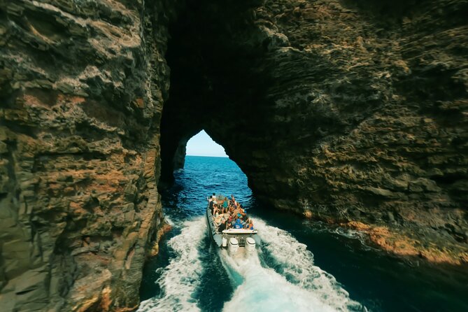 Nā Pali Coast Zodiac Raft Sea Caves Expedition on Kauai - The first minutes on the raft