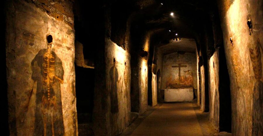 Naples: San Gaudioso Catacombs Guided Tour - The 17th-century tombs and the skulls in the walls