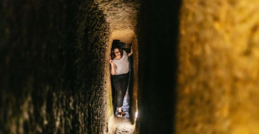 Naples: Spanish Quarters Underground Guided Tour - Why the guides matter so much