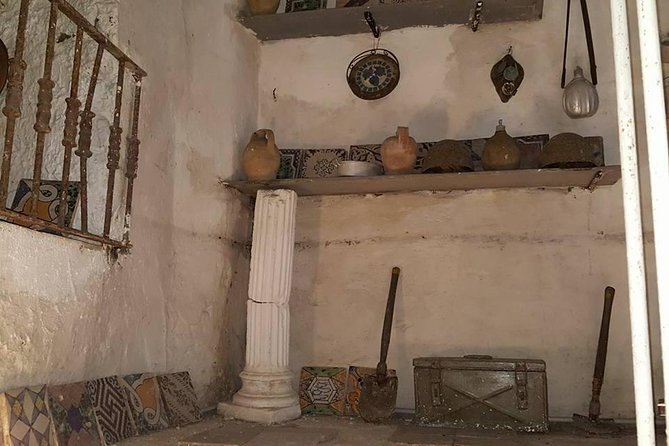 Naples Underground Spanish Quarters with Guide - How the guide shapes the experience