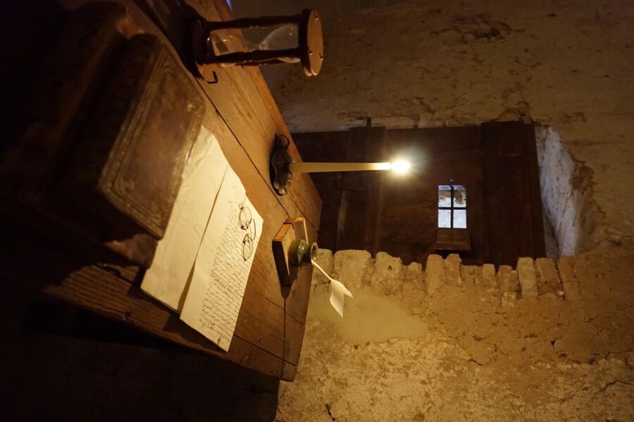 Narni: Guided underground Experience - Entering Narni through the underground church