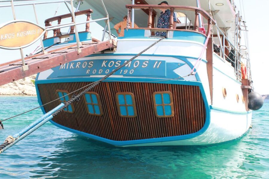 Naxos: Cruise to Rina Cave & Ano Koufonissi with BBQ Lunch - The ride along Naxos’s west coast