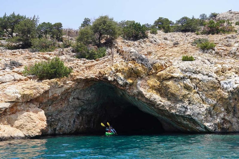 Naxos: Rina Cave Sea Kayak Tour with Snorkeling and Picnic - Guides, equipment, and the feeling of safety