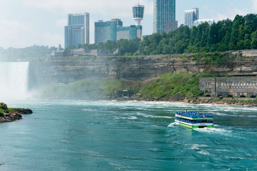 Niagara Falls: Cave of the Winds, Boat Ride, & Trolley Tour - Guides make the difference