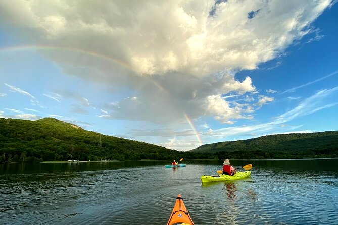 Nickajack Bat Cave Kayak Tour with Chattanooga Guided Adventures - The three-mile paddle across Nickajack Lake