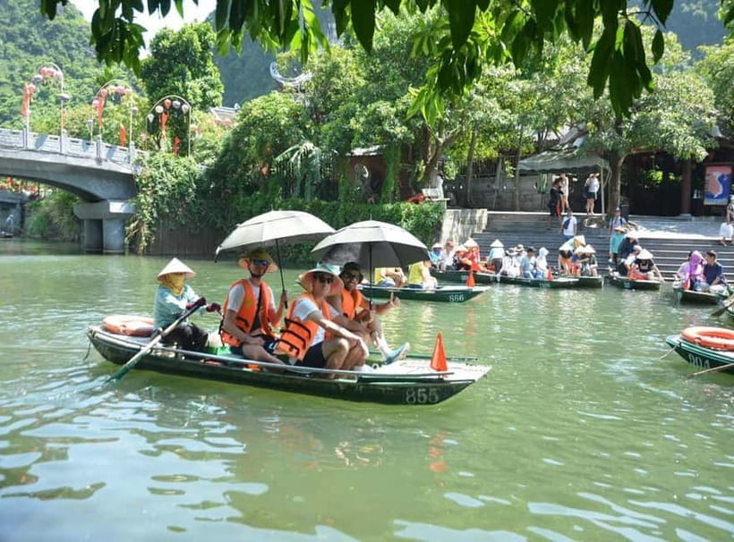 Ninh Binh Cycling Tour: Tam Coc Boat, Mua Cave & Rural Life - Local lunch in Tam Coc