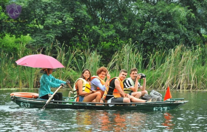 Ninh Binh E-bike Tour: Tam Coc Rural Life, Bich Dong & Dundj - The small sampan ride into Dundj Valley