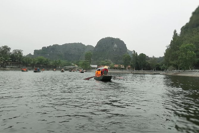 Ninh Binh Full-Day Tour from Hanoi to Hoa Lu, Tam Coc & Mua Cave Via Boat & Bike - A 30-minute bicycle ride through village life