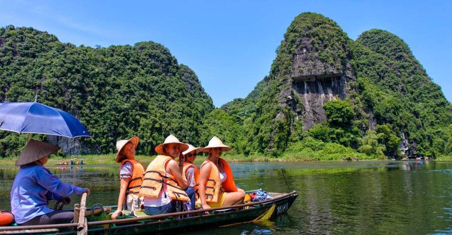 Ninh Binh: Hoa Lu, Mua Cave, and Trang An Tour and Boat Ride - Hoa Lu and the temples of Vietnam’s early capital