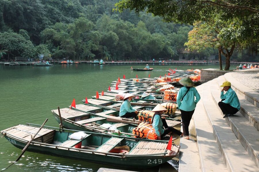 Ninh Binh: Hoa Lu, Trang An and Mua Caves Hiking Day Trip - Lunch and what to expect from the buffet