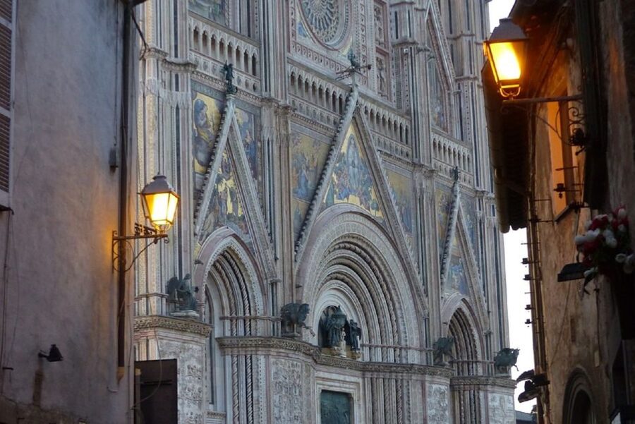 Orvieto: 2-Hour Cathedral and Underground Tour - From Piazza Duomo to Pozzo della Cava